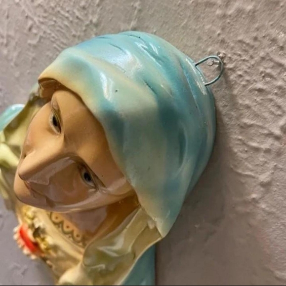 Vintage 1950's Virgin Mary Chalkware Wall Statue - Picture 3 of 7